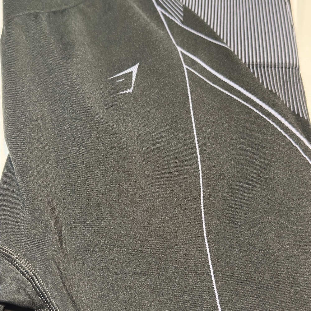 GYMSHARK- APEX SEAMLESS HIGH RISE SHORT - Picture 6 of 7